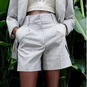 Zara Shorts with Black & White stripes SIZE XL 2542/145/066